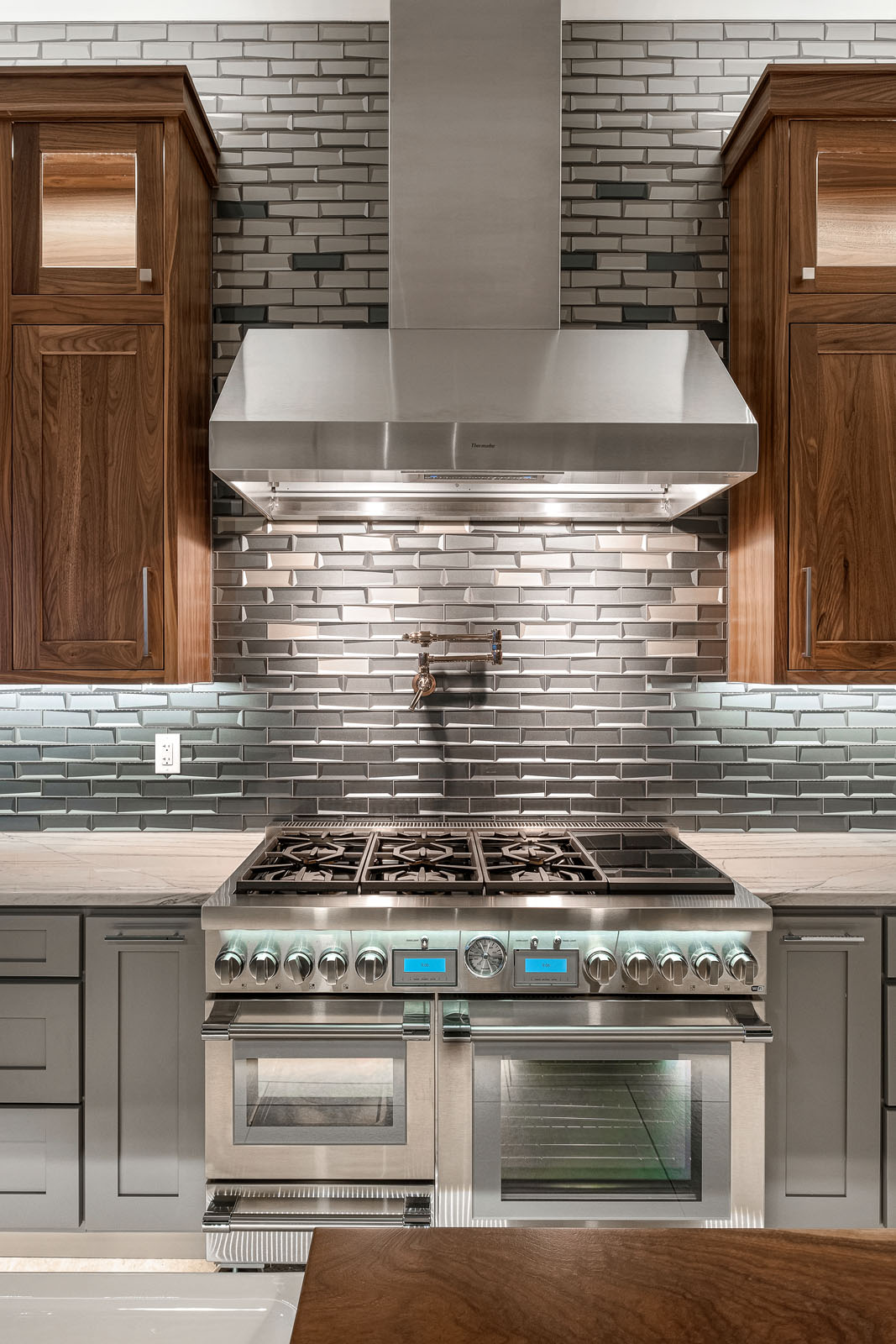 Professional Cooktop or Range Backsplash Ideas For A Remodel — Toulmin  Kitchen & Bath  Custom Cabinets, Kitchens and Bathroom Design & Remodeling  in Tuscaloosa and Birmingham, Alabama
