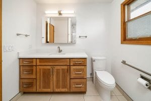 REFINED-SIMPLICITY-BATHROOM-ADAB07421
