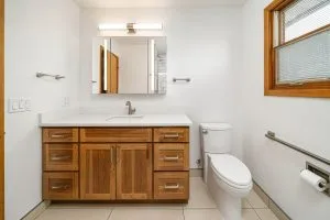 REFINED-SIMPLICITY-BATHROOM-ADAB07421